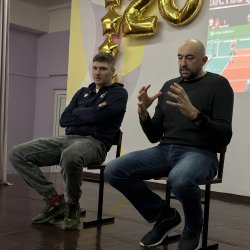 Старший тренер АСК Виктор Никонеко и доигровщик Дмитрий Макаренко - «открытый диалог» в школе №45 Нижнего Новгорода